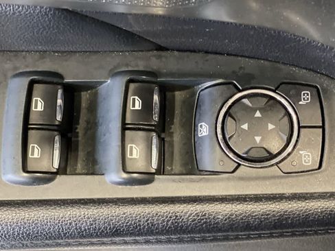Used 2019 Ford Explorer XLT AWD/4WD image 16