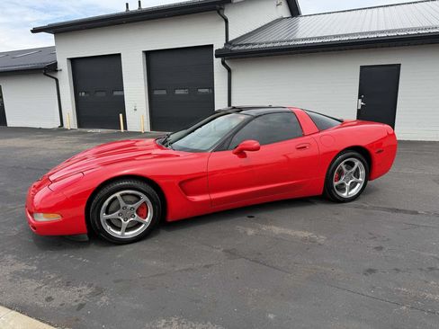Used 2002 Chevrolet Corvette Coupe w/ Preferred Equipment Group2 RWD image 3