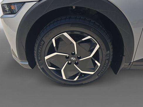 Certified 2024 Hyundai Ioniq 5 SEL RWD image 9