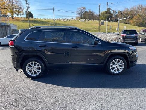 Used 2018 Jeep Cherokee Latitude FWD image 6