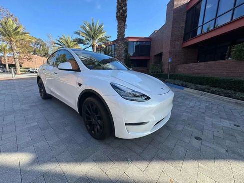 Used 2021 Tesla Model Y 2WD image 3