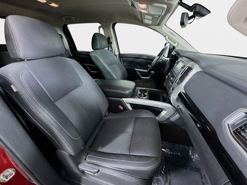 Used 2018 Nissan Titan SV w/ SV Convenience Package image 28