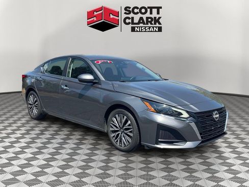 Used 2023 Nissan Altima 2.5 SV FWD image 1