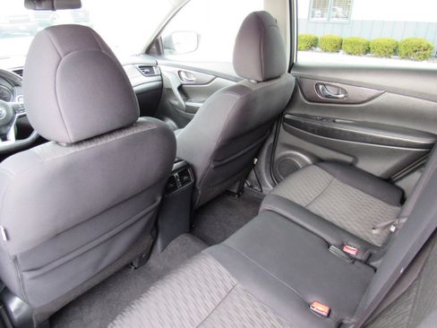 Used 2018 Nissan Rogue SV image 25