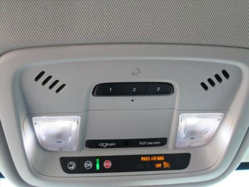 Used 2021 Chevrolet Traverse LT w/ LPO, Blackout Package image 26