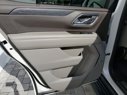 Used 2021 GMC Yukon SLT w/ SLT Luxury Plus Package image 10