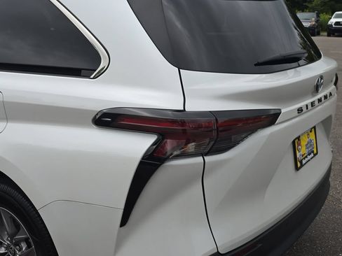 Certified 2024 Toyota Sienna XLE FWD image 38