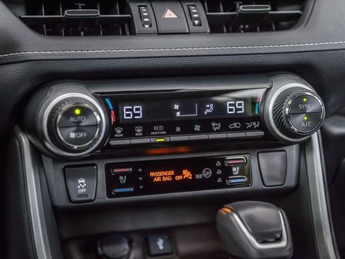 Used 2020 Toyota RAV4 Limited image 29