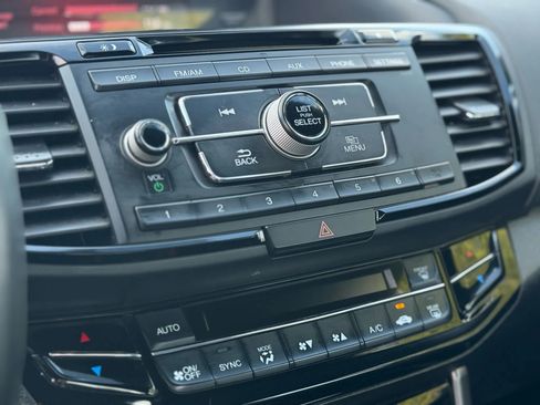 Used 2017 Honda Accord Sport image 33