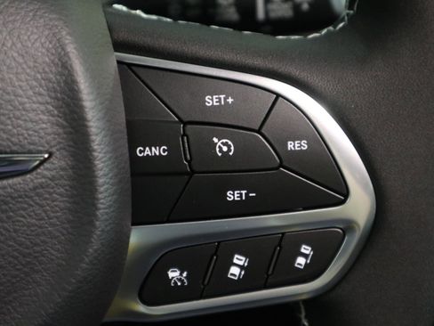 New 2026 Chrysler Pacifica Select image 30