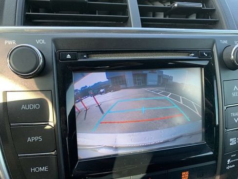 Used 2015 Toyota Camry SE w/ Moonroof Package FWD image 22