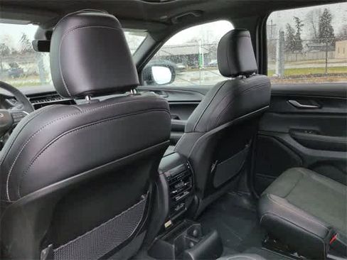 New 2025 Jeep Grand Cherokee L Altitude image 18