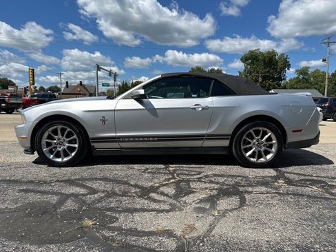Used 2011 Ford Mustang Premium w/ 202A Rapid Spec Order Code image 8
