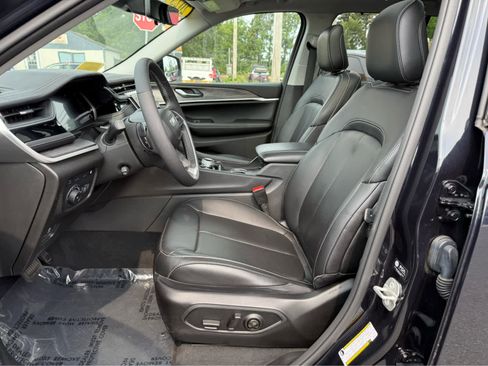 Used 2023 Jeep Grand Cherokee 4WD 4xe w/ Luxury Tech Group II image 12