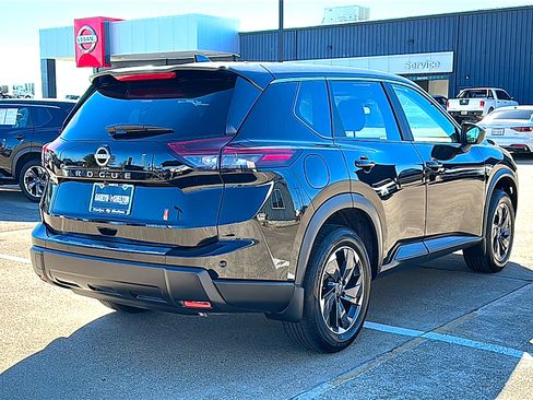 Certified 2025 Nissan Rogue SV image 8