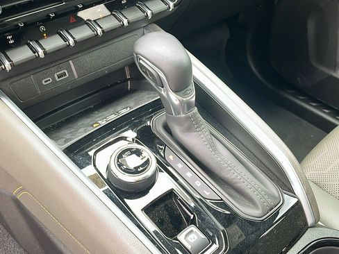 Used 2025 Chevrolet Colorado ZR2 w/ Technology Package image 21