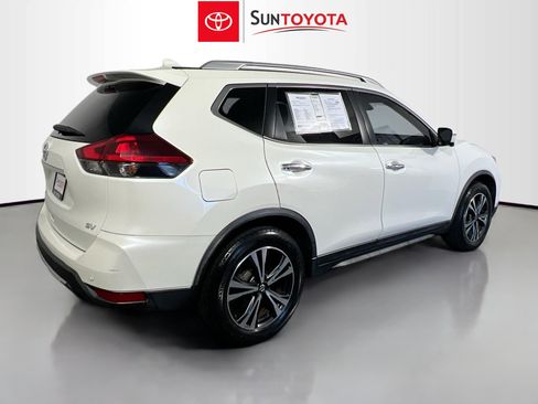 Used 2019 Nissan Rogue SV w/ Premium Package image 4