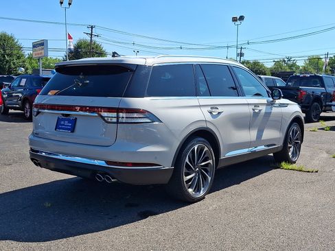 Used 2023 Lincoln Aviator Reserve w/ Equipment Group 201A AWD/4WD image 7