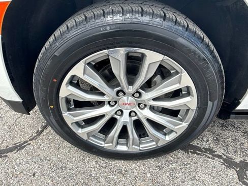 Used 2022 GMC Yukon Denali AWD/4WD image 10