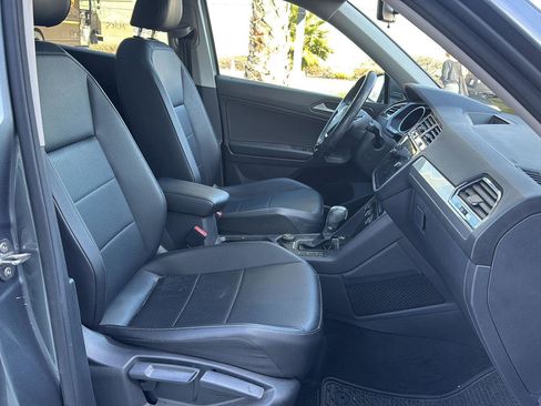 Used 2018 Volkswagen Tiguan SE image 12