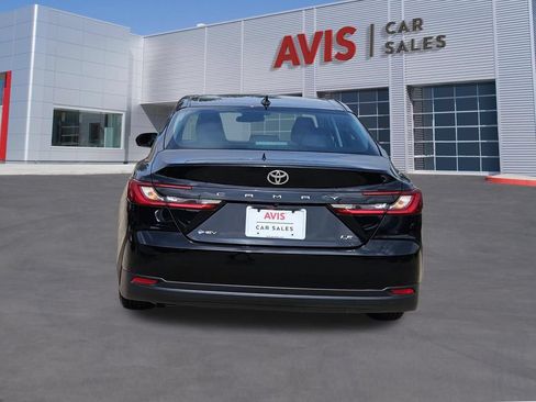 Used 2025 Toyota Camry LE FWD image 5