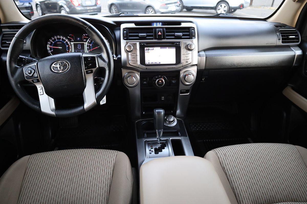 Used 2018 Toyota 4Runner SR5 AWD/4WD image 21