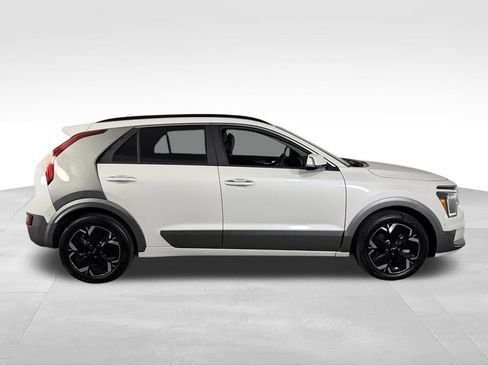 Used 2023 Kia Niro Wave w/ Wave Preserve Package FWD image 5
