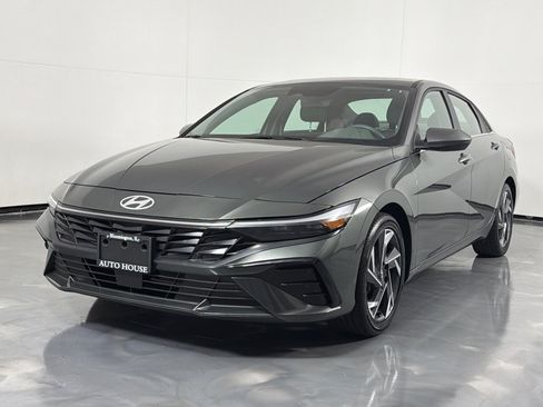 Used 2025 Hyundai Elantra SEL FWD image 9