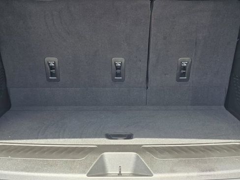 Used 2025 GMC Yukon Elevation image 21