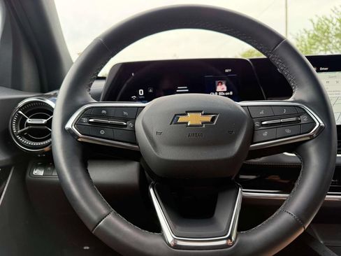 Used 2025 Chevrolet Equinox LT w/ Safety and Technology Package FWD image 18