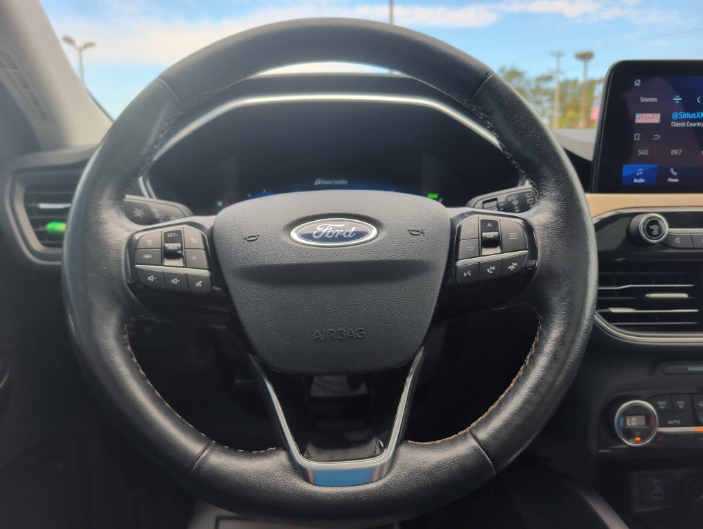 Used 2021 Ford Escape Titanium w/ Titanium Premium Package FWD image 11