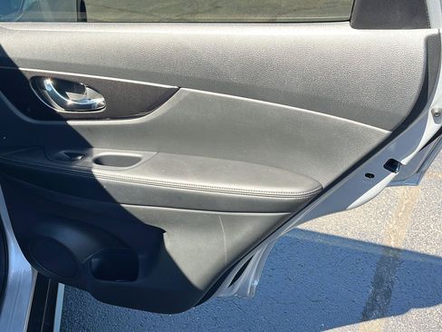 Used 2019 Nissan Rogue SV w/ Premium Package AWD/4WD image 23