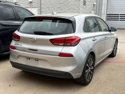 Used 2018 Hyundai Elantra GT image 7