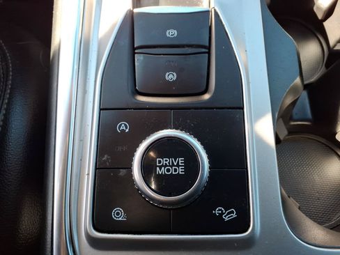 Used 2020 Ford Explorer XLT w/ Equipment Group 202A AWD/4WD image 19