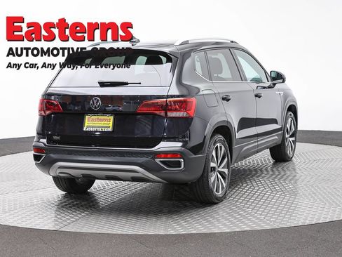 Used 2022 Volkswagen Taos SE AWD/4WD image 4