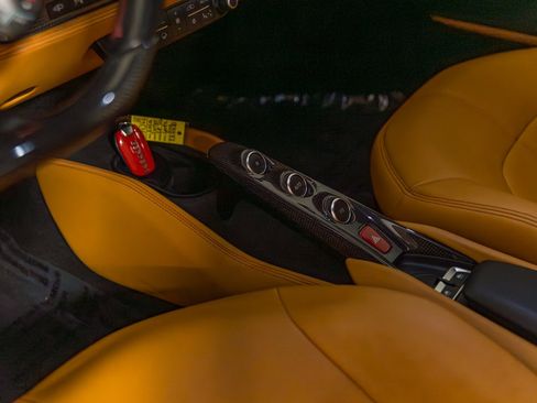 Used 2020 Ferrari F8 Tributo image 22