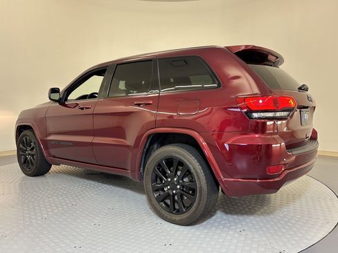 Used 2019 Jeep Grand Cherokee Altitude image 3