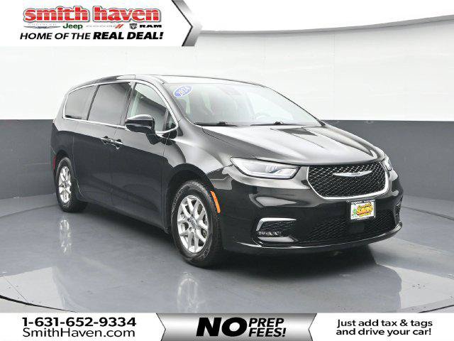 Certified 2024 Chrysler Pacifica Touring-L FWD image 1
