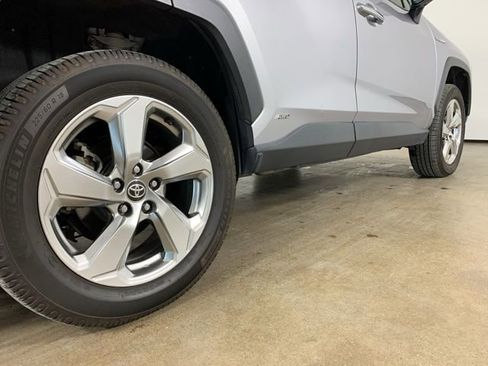 Used 2021 Toyota RAV4 Limited image 9