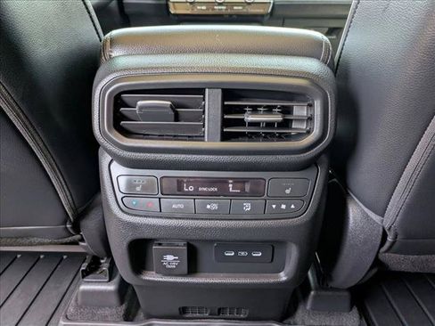 Used 2025 Honda Pilot Elite image 17