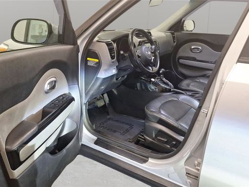 Used 2016 Kia Soul + w/ Primo Package FWD image 23