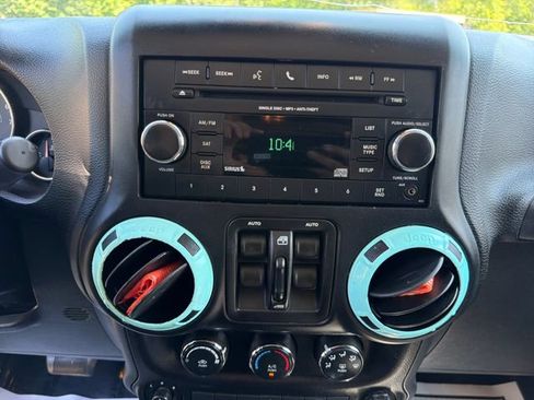 Used 2015 Jeep Wrangler Unlimited Sport w/ Quick Order Package 24S AWD/4WD image 18