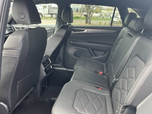 Used 2025 Volkswagen Atlas Cross Sport SE image 13