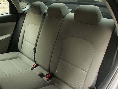 Used 2020 Kia Forte LXS FWD image 18