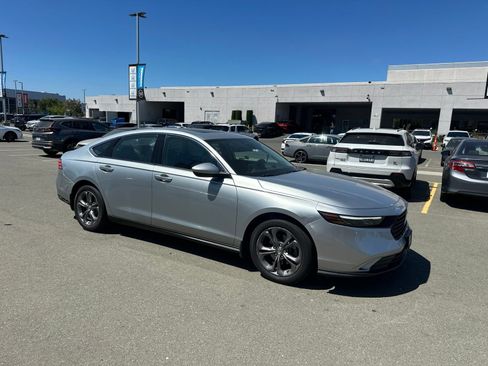 Used 2024 Honda Accord EX image 2