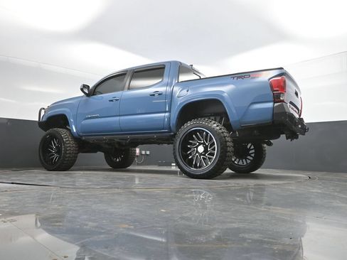 Used 2019 Toyota Tacoma TRD Sport AWD/4WD image 35
