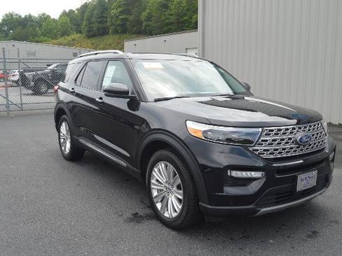 Certified 2024 Ford Explorer Limited w/ Limited Technology Package AWD/4WD image 4