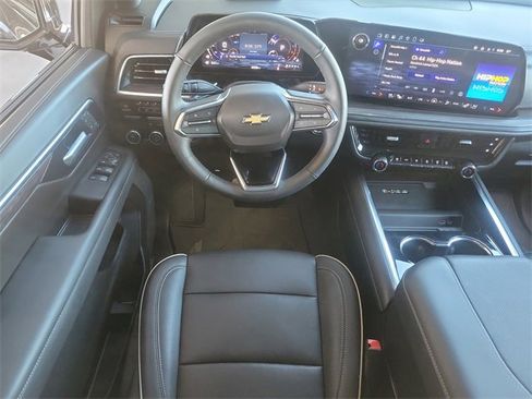 New 2025 Chevrolet Suburban Premier image 7