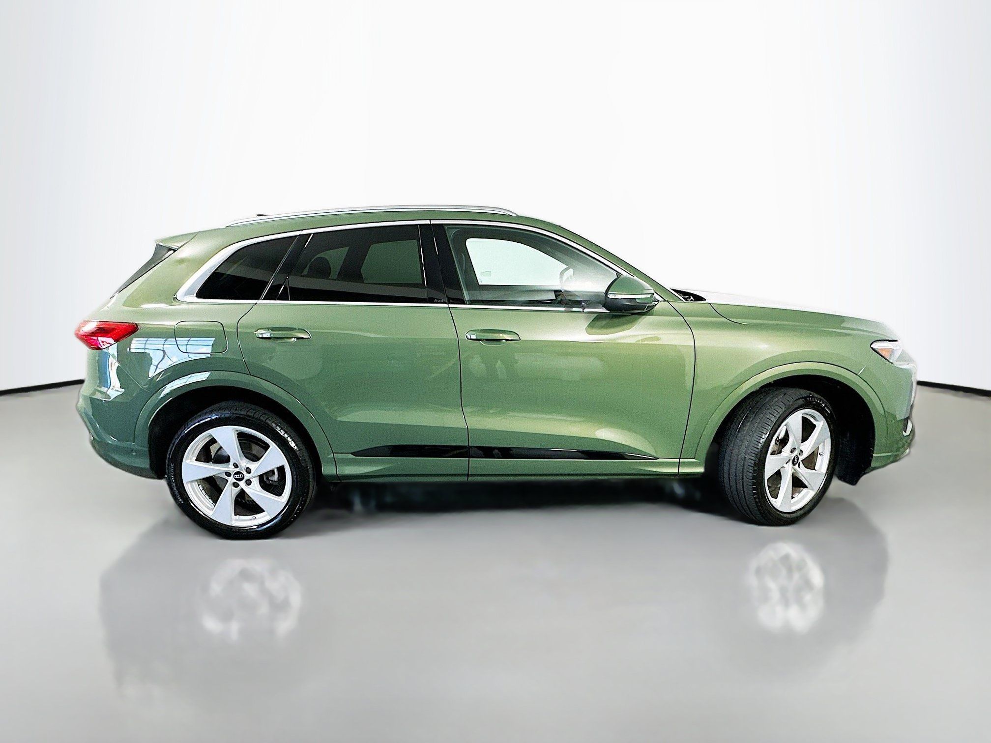 Used 2025 Audi Q5 Premium Plus w/ Premium Plus AWD/4WD image 8