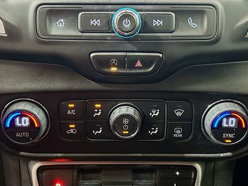 Used 2022 GMC Terrain SLE w/ Driver Convenience Package FWD image 13